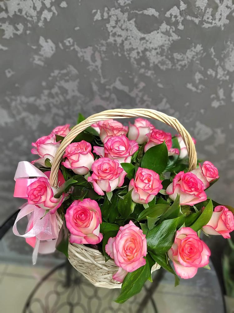 Цветочная композиция из Розы в корзине в Шалушке