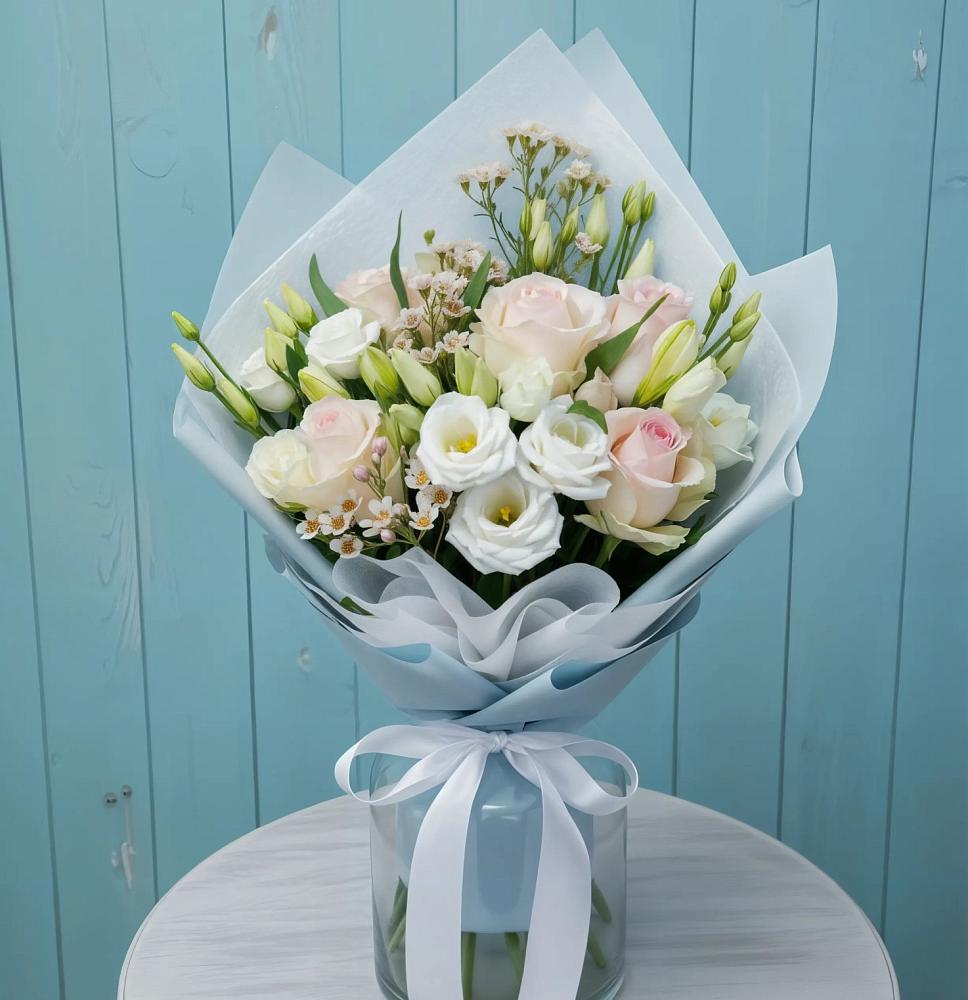 Букет цветов из: Розы и Лизиантусы в Шалушке