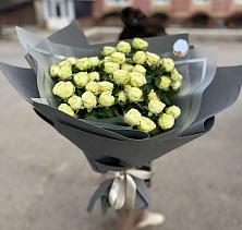 Букет Белые кустовые розы Солинеро в Шалушке