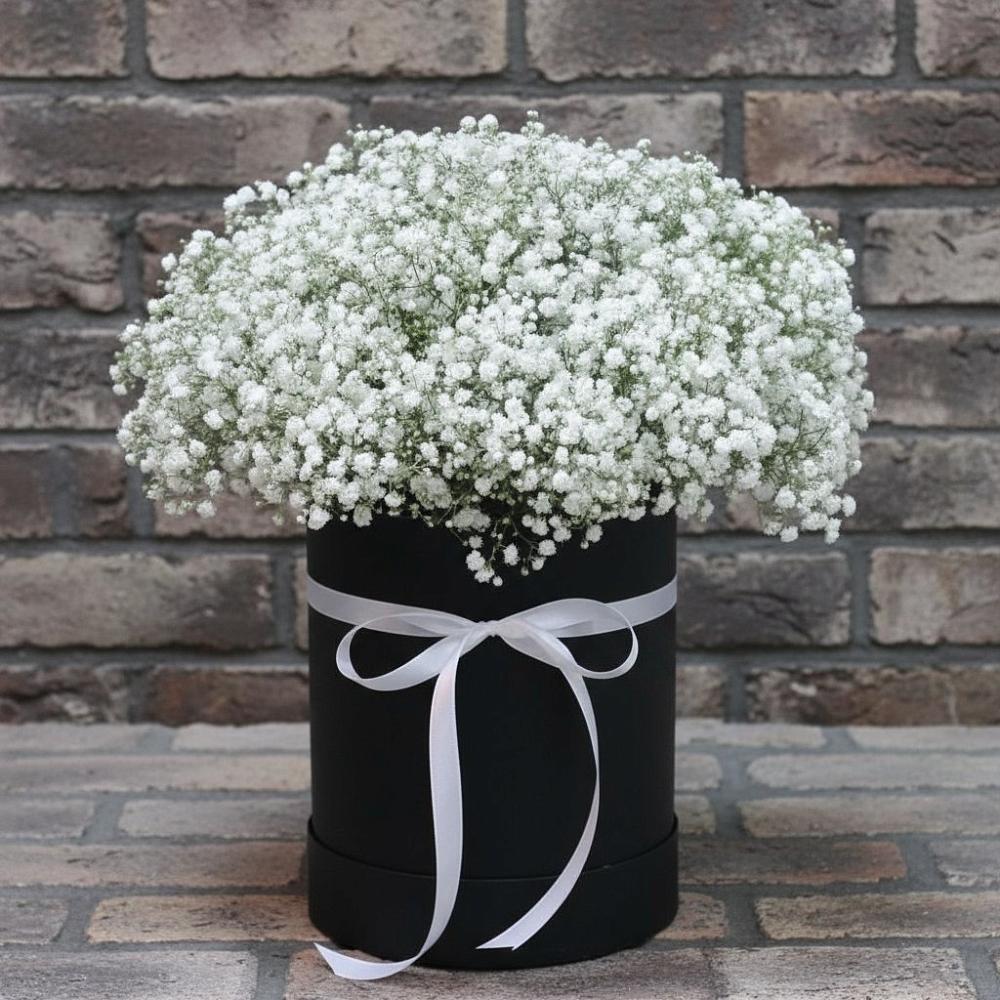 Цветочная композиция из Гипсофила в шляпной коробке в Шалушке