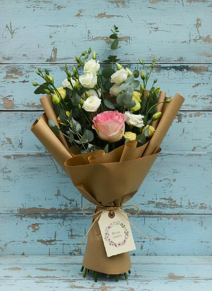 Букет цветов из: Розы и Лизиантусы в Шалушке