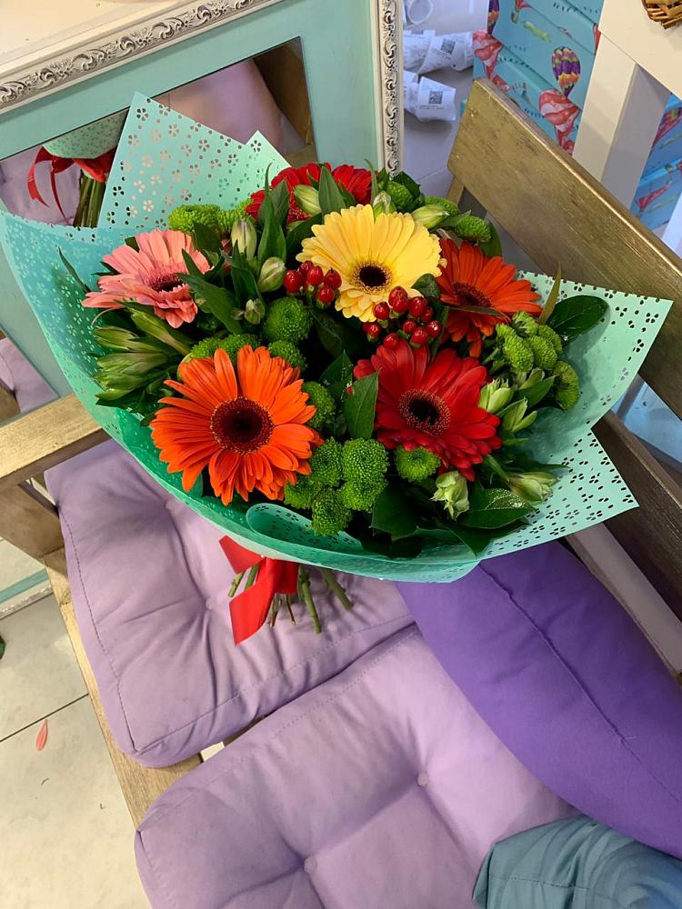 Букет цветов из: Герберы, Хризантемы и Альстромерии в Шалушке