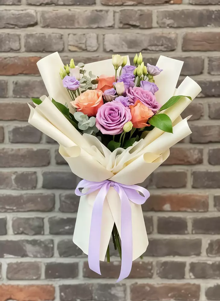 Букет цветов из: Лизиантусы и Розы в Шалушке