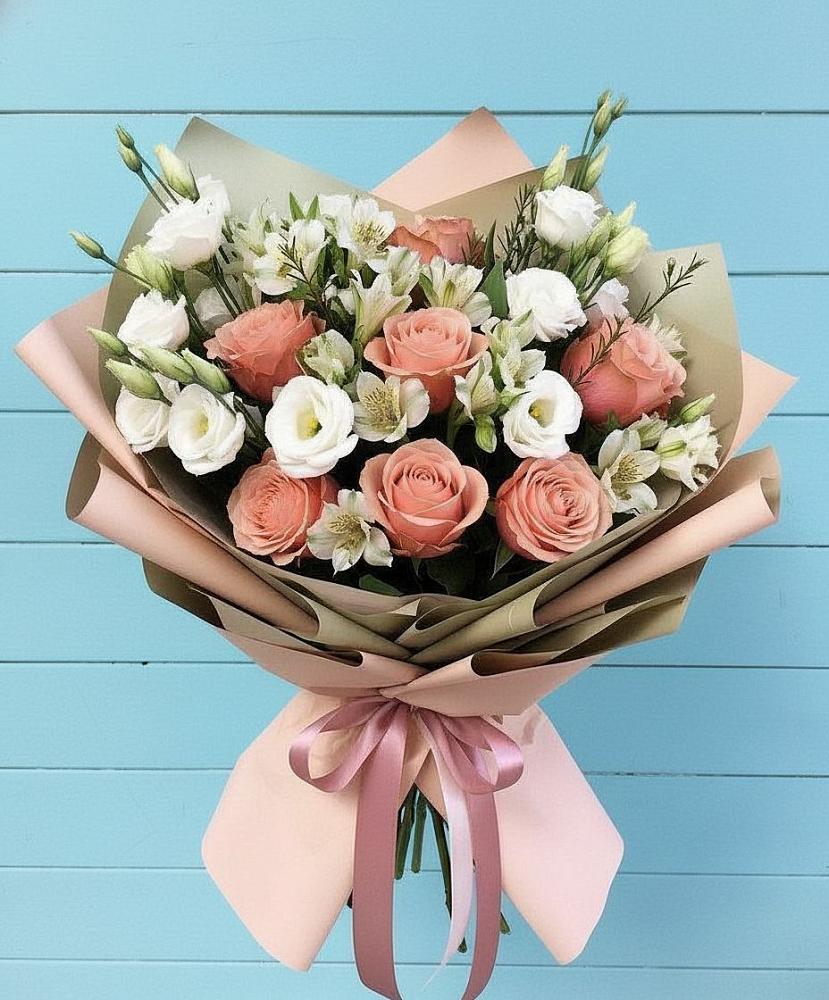 Букет цветов из: Розы, Альстромерии и Лизиантусы в Шалушке