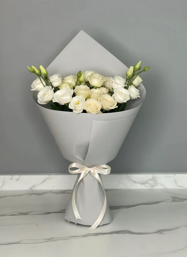 Букет цветов из: Розы и Лизиантусы в Шалушке