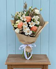 Букет цветов из:  Альстромерии, Лизиантусы, Розы и Хризантемы в Шалушке