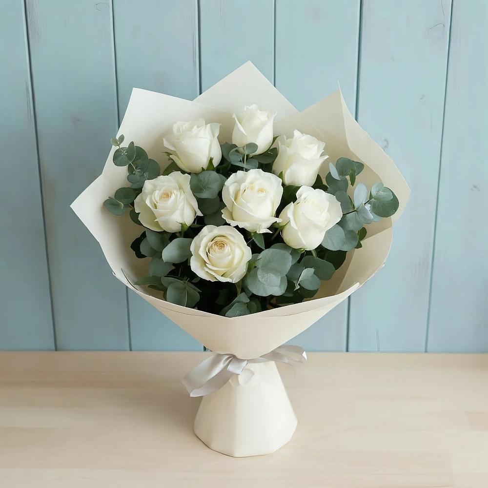 Букет Белые розы в Эвкалипте в Шалушке