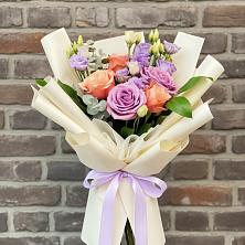 Букет цветов из:  Лизиантусы и Розы в Шалушке