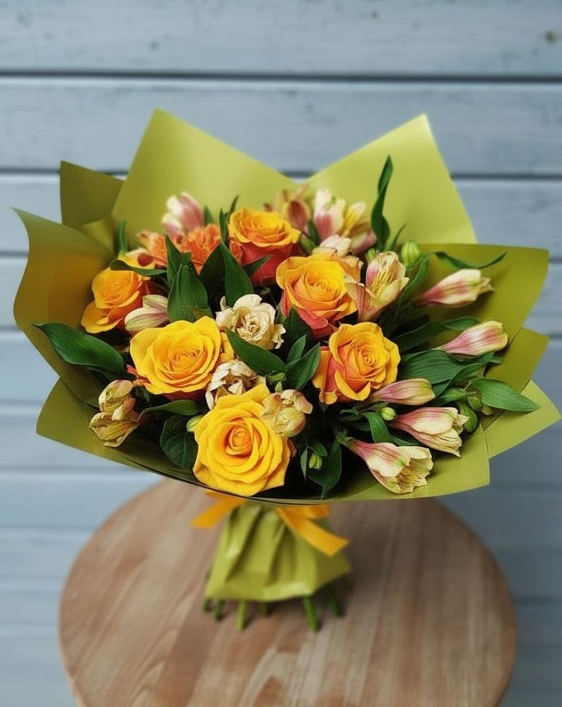 Букет цветов из: Альстромерии и Розы в Шалушке