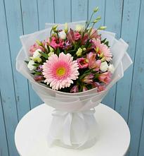 Букет цветов из:  Герберы, Альстромерии и Лизиантусы #REPLACE_PRED# Шалушке