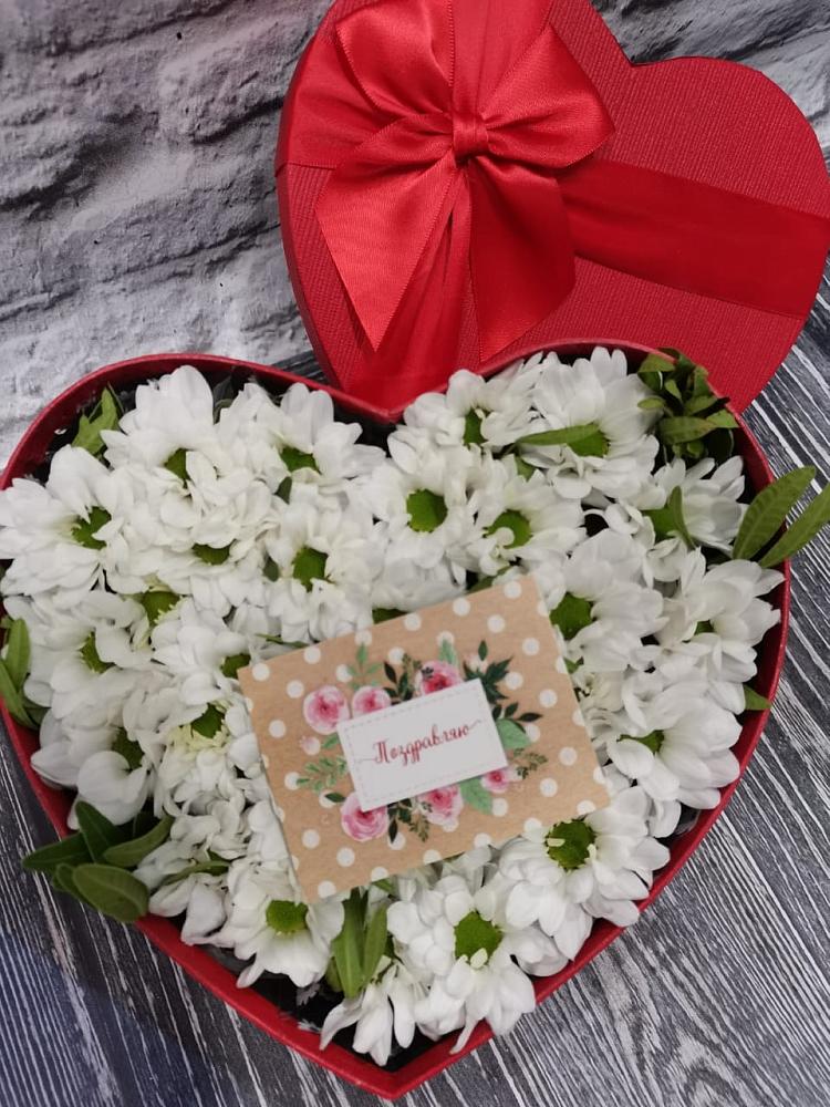Цветочная композиция из Хризантемы в виде сердца в Шалушке