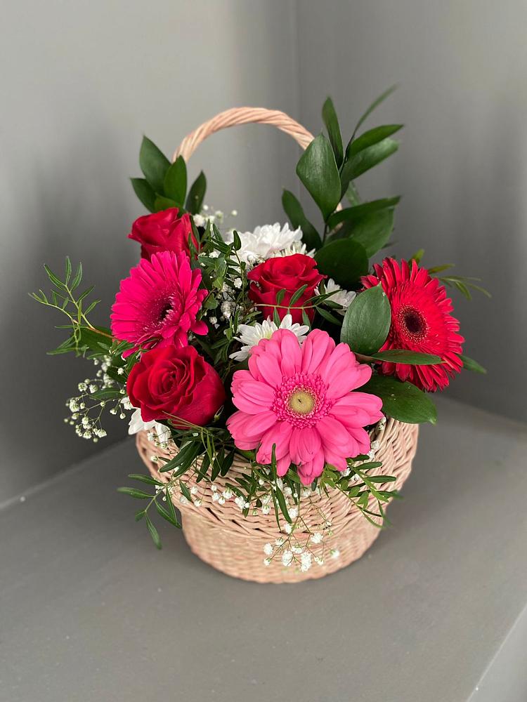 Цветочная композиция из Розы, Хризантемы и Герберы в корзине в Шалушке