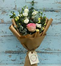 Букет цветов из:  Розы и Лизиантусы в Шалушке