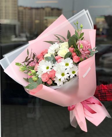 Букет цветов из: Розы, Лизиантусы и Хризантемы в Шалушке